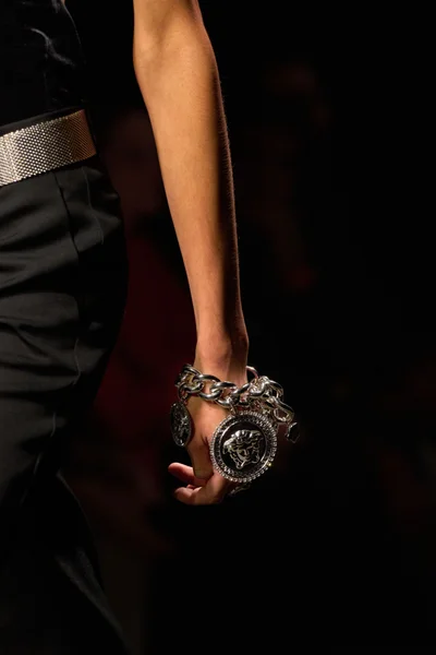Look 75